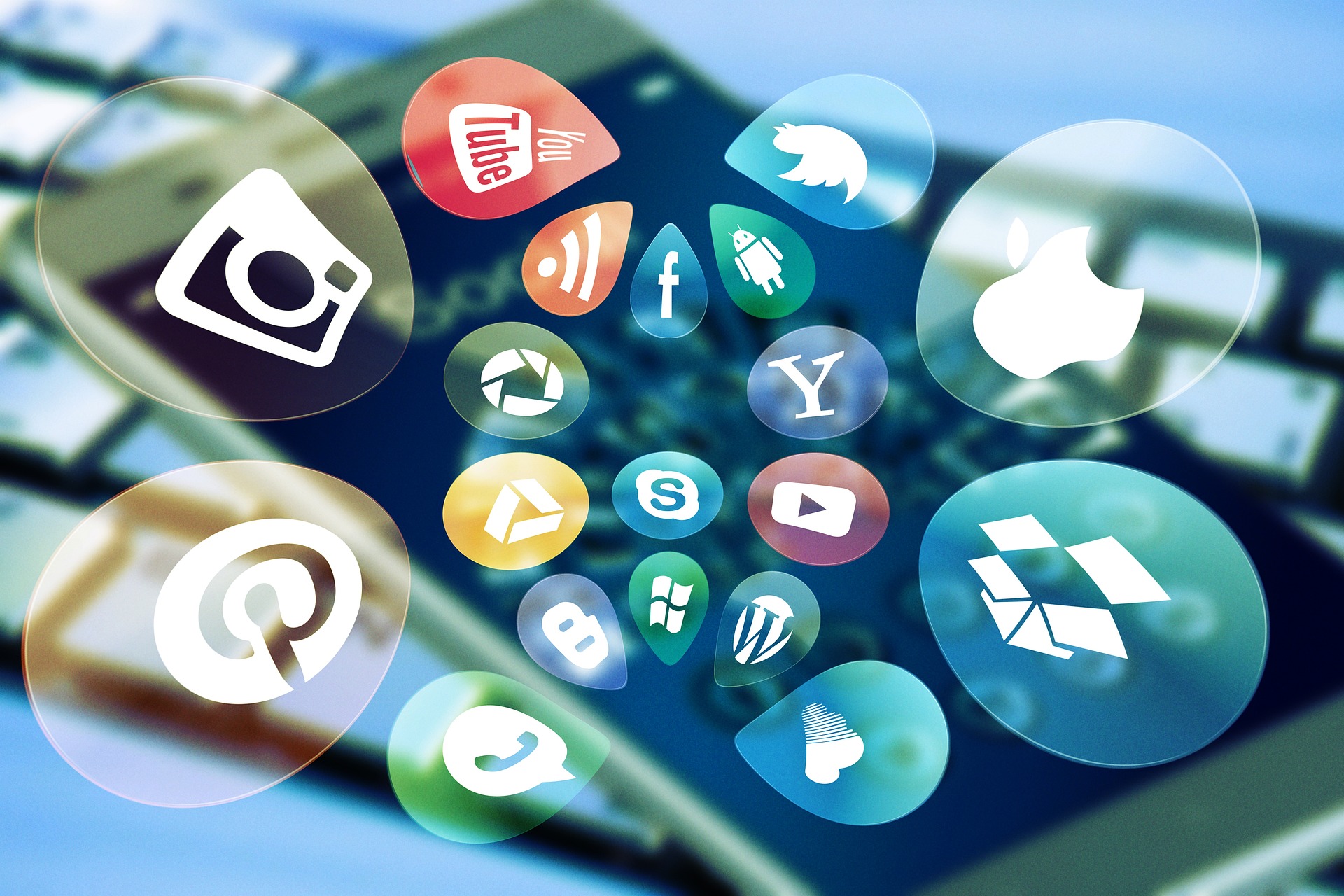Smartphone stylisé avec les icônes d'application en volume, symbole de la Progressive Web App