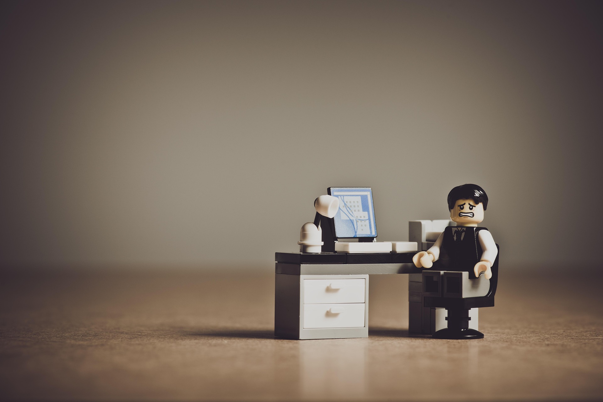 Travail à l'ordinateur, vue décalée